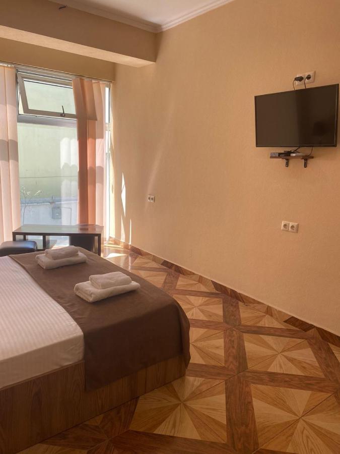 Hotel Saburtalo Roni Тбилиси Экстерьер фото