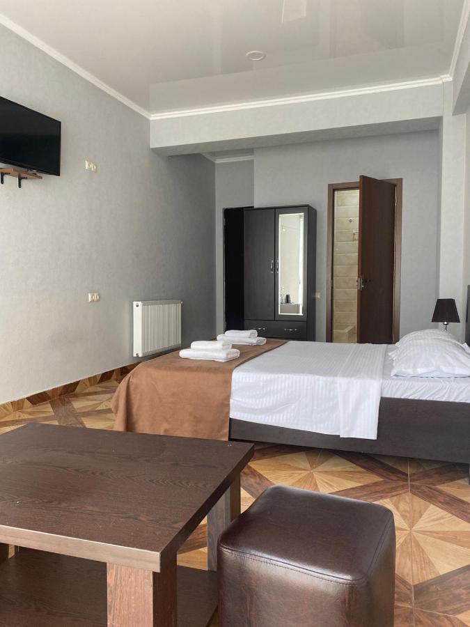 Hotel Saburtalo Roni Тбилиси Экстерьер фото