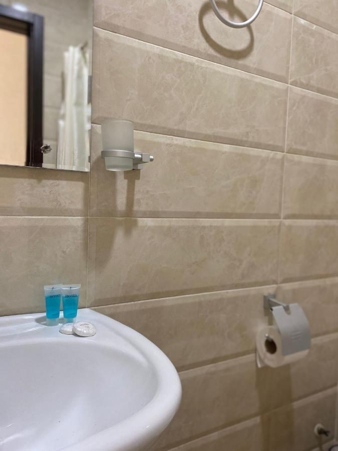 Hotel Saburtalo Roni Тбилиси Экстерьер фото